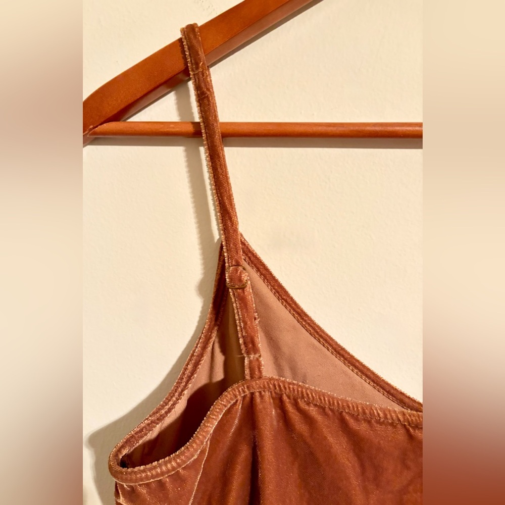 Old Navy Women’s Velvet/Velour Brown Camisole Adjustable Straps Tank Top Sz Med - Picture 12 of 13